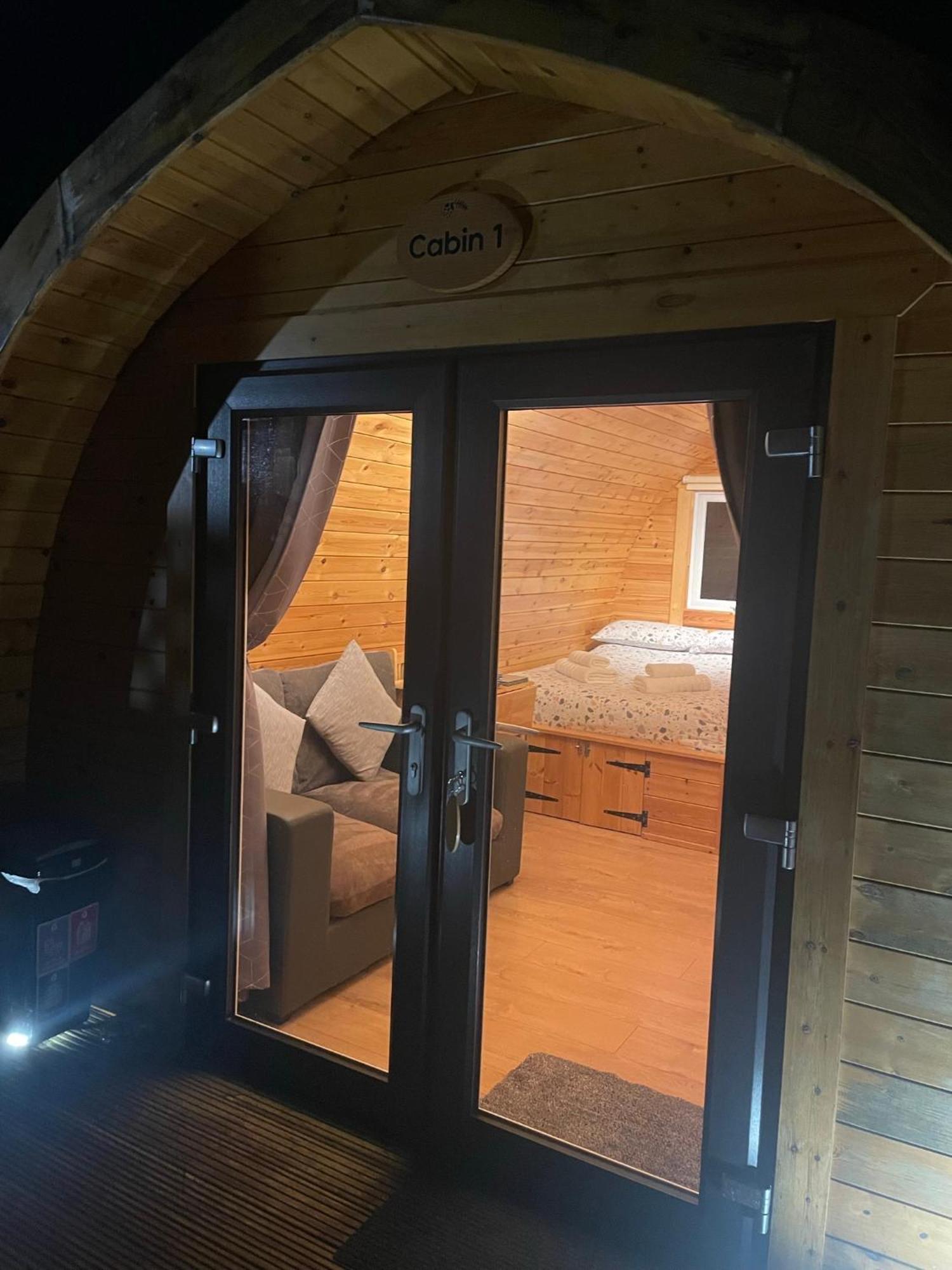 Conifer Cabins Fort William Ngoại thất bức ảnh